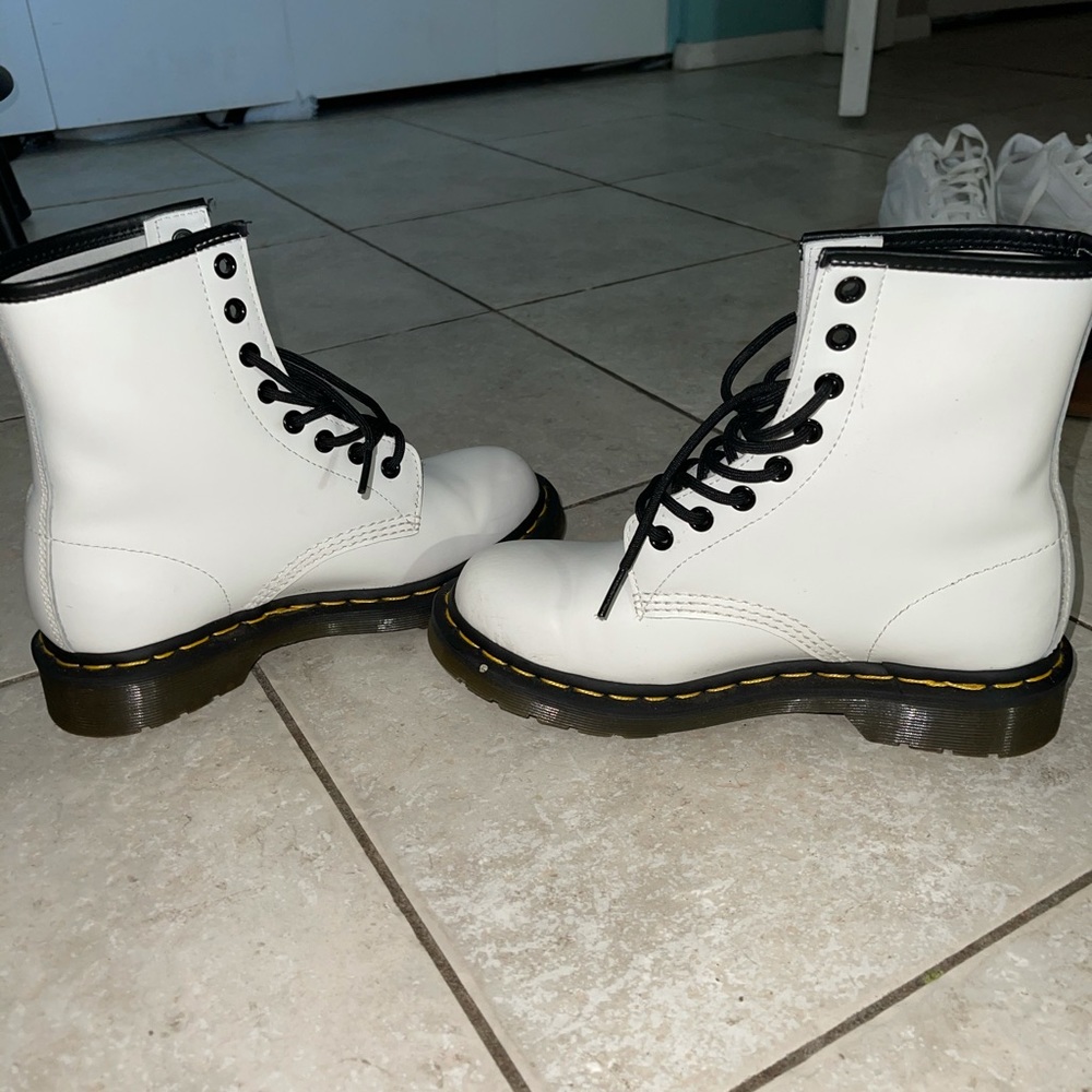 WHITE DOC MARTENS - Picture 2 of 4